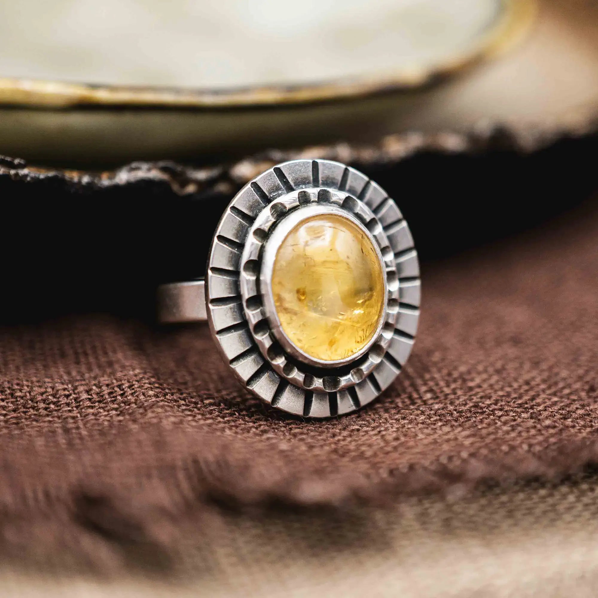 Schmuck mit Edelsteinen