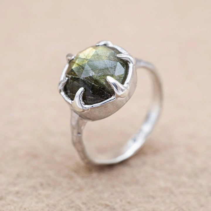 Labradorite ring made of sterling silver 925