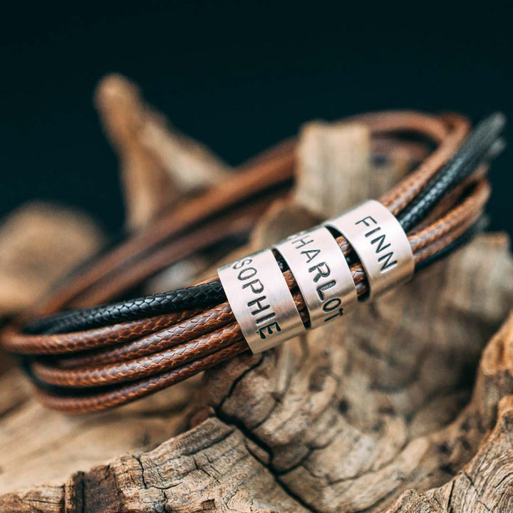 Veganes Wickelarmband in Schwarzbraun mit Gravur auf Echtsilber