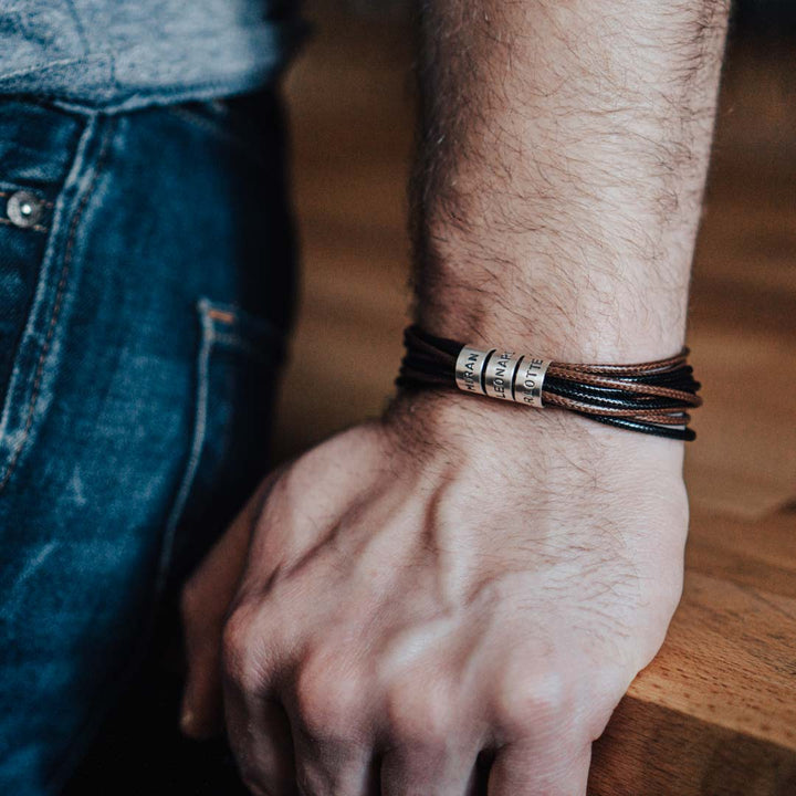 Veganes Wickelarmband in Schwarzbraun mit Gravur auf Echtsilber