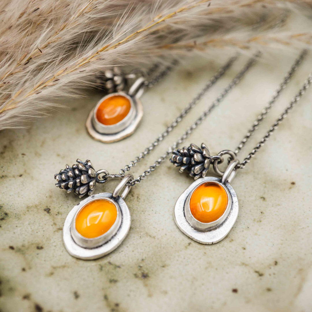 Herbstlicher Märchen Schmuck: Warum 3 Haselnüsse zu 5 Eicheln geführt haben