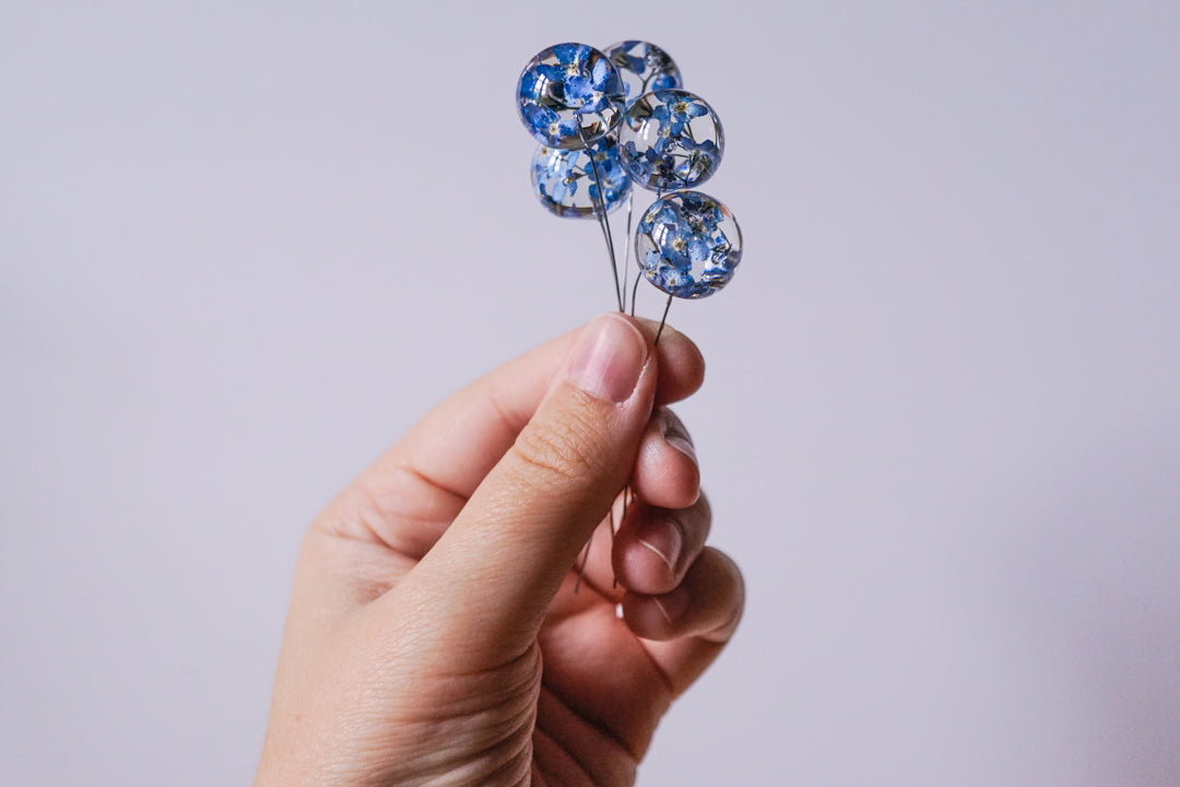 Die richtige Pflege von Schmuck mit echten Blüten