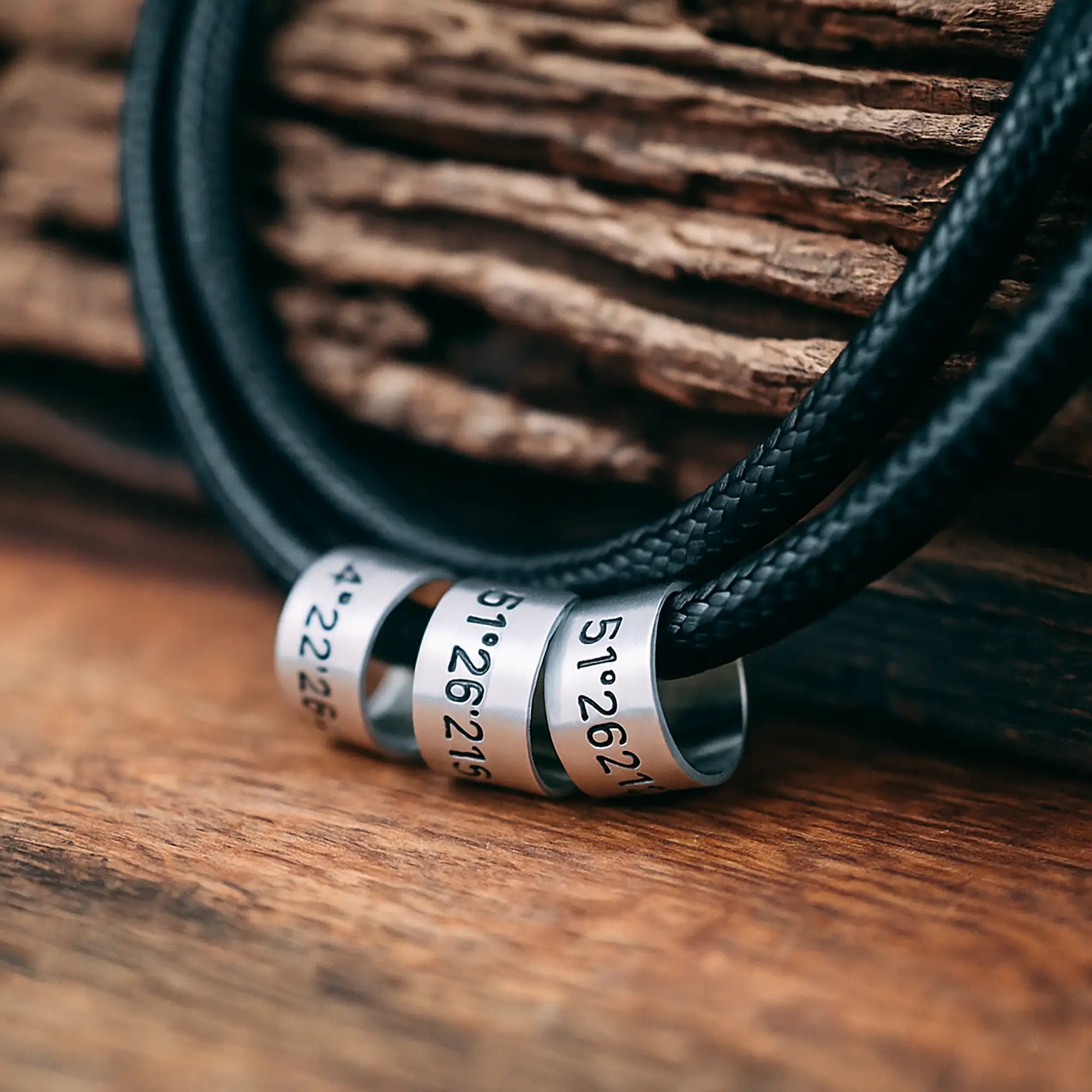 Koordinaten auf Gravurschmuck: Warum sie unverschämt persönlich sind (und wie du sie findest)