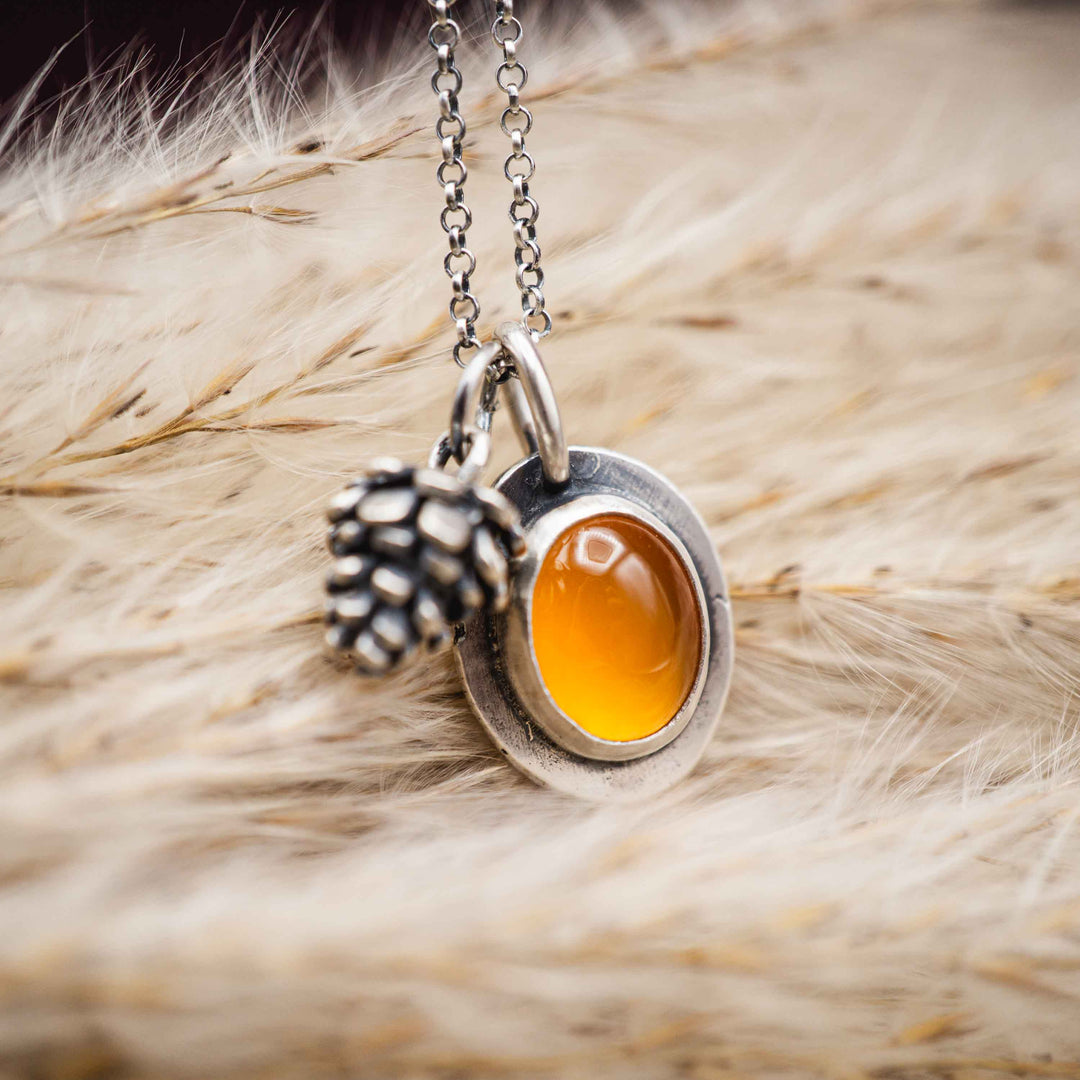 Schmuck mit Edelsteinen