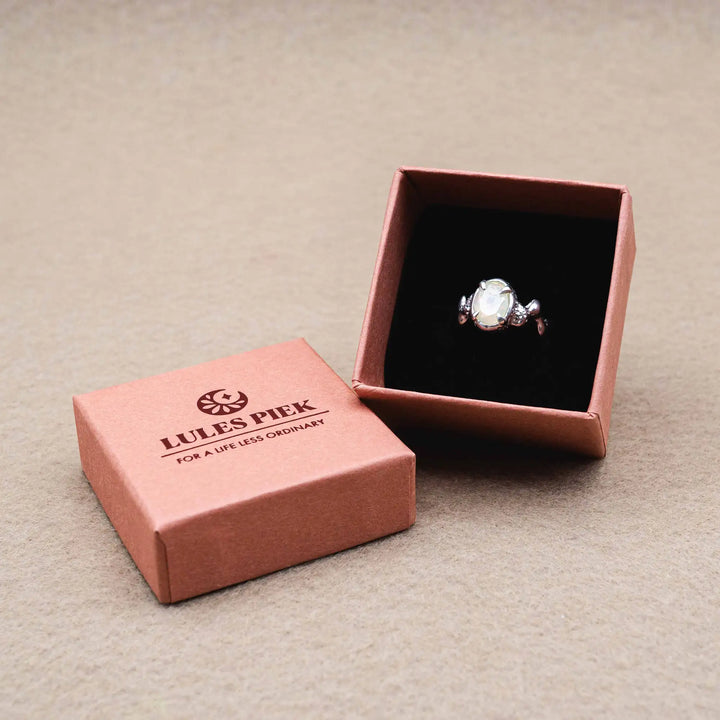 Opal Ring aus Silber 925 // Verlobungsring Unikat