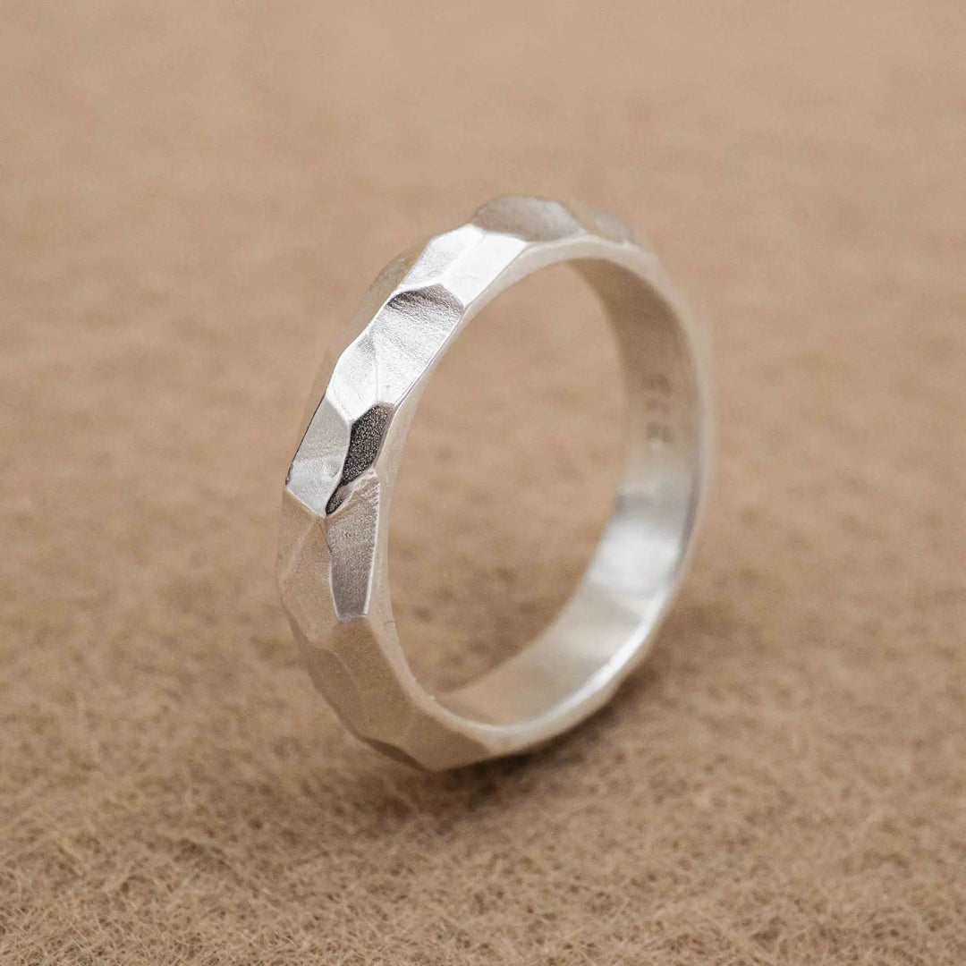Facettierter Ring aus Silber // Unikat Ehering