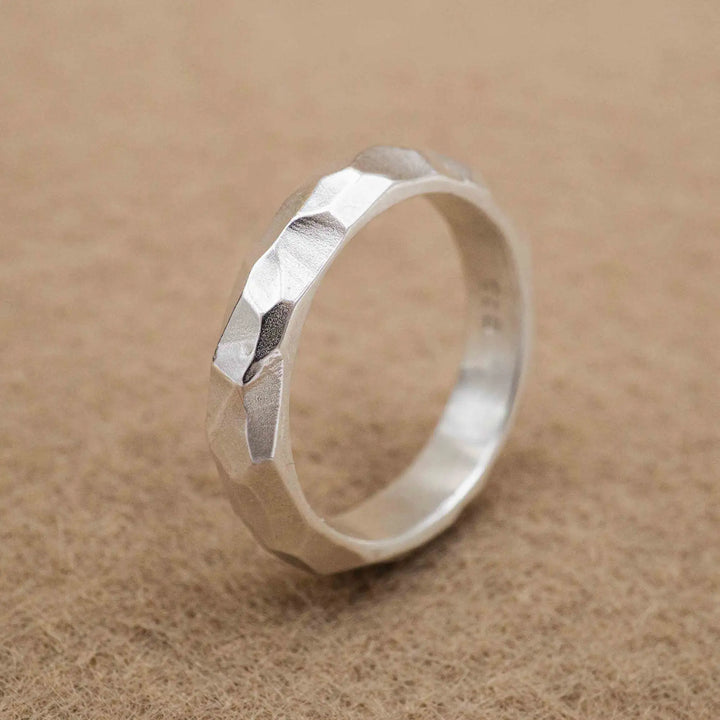 Facettierter Ring aus Silber // Unikat Ehering