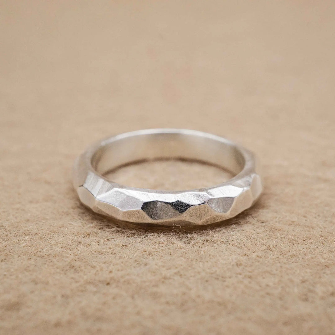 Facettierter Ring aus Silber // Unikat Ehering