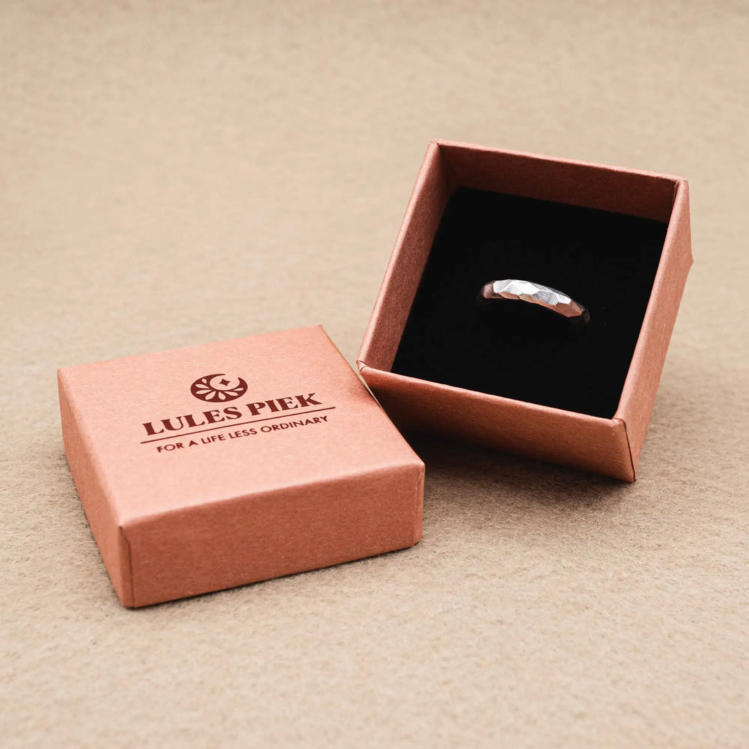 Facettierter Ring aus Silber // Unikat Ehering