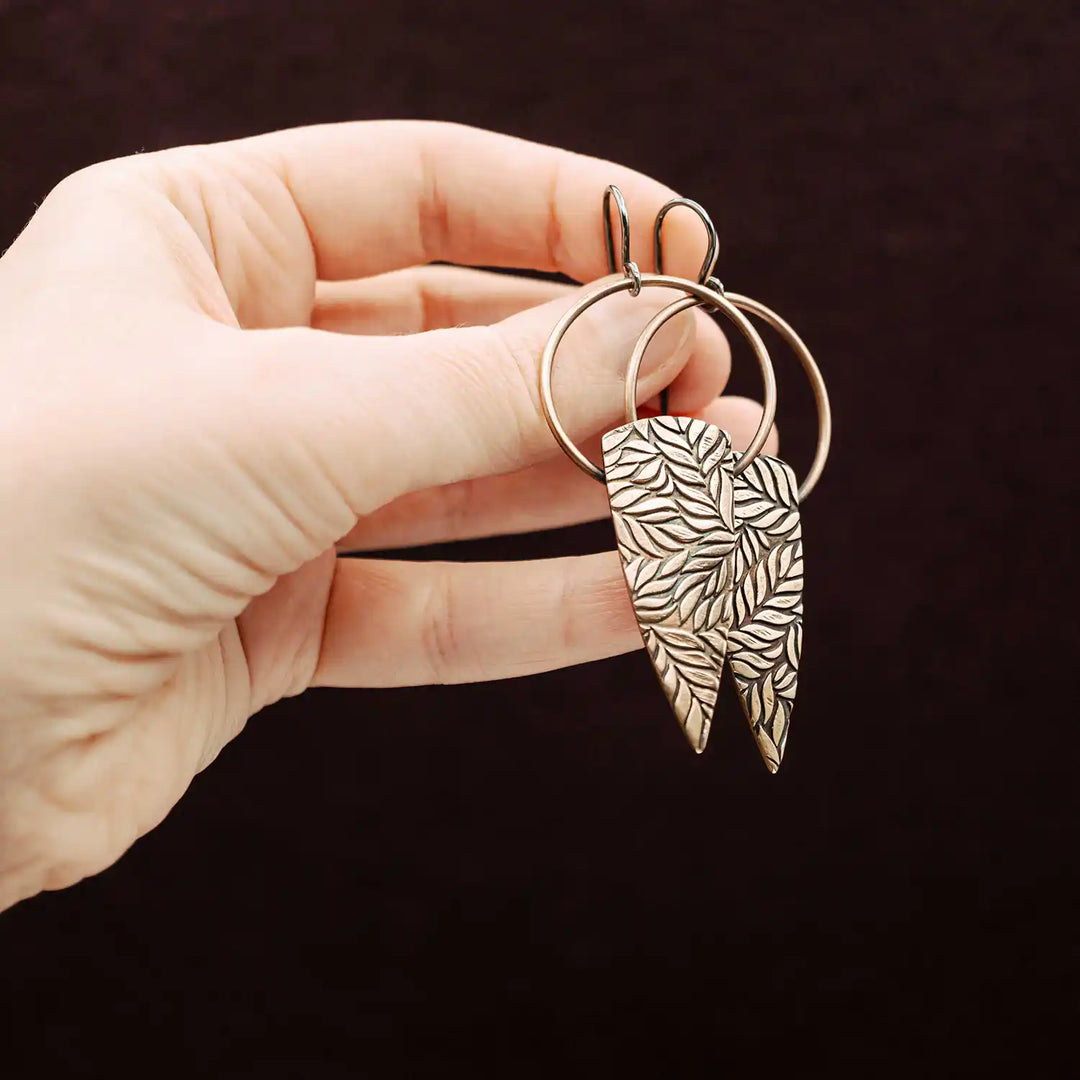 Goldene Statement Blatt Ohrringe aus Bronze