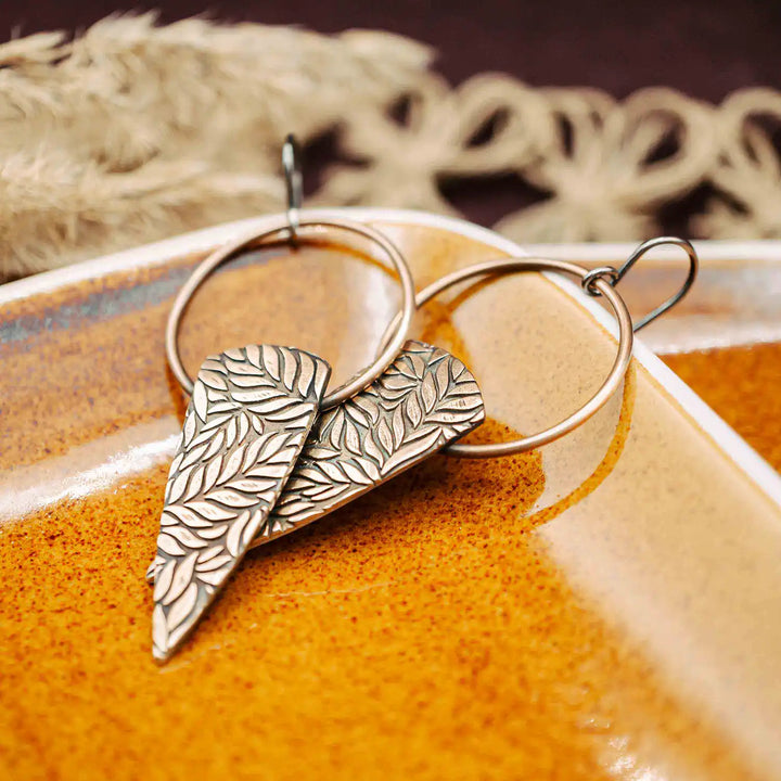 Goldene Statement Blatt Ohrringe aus Bronze