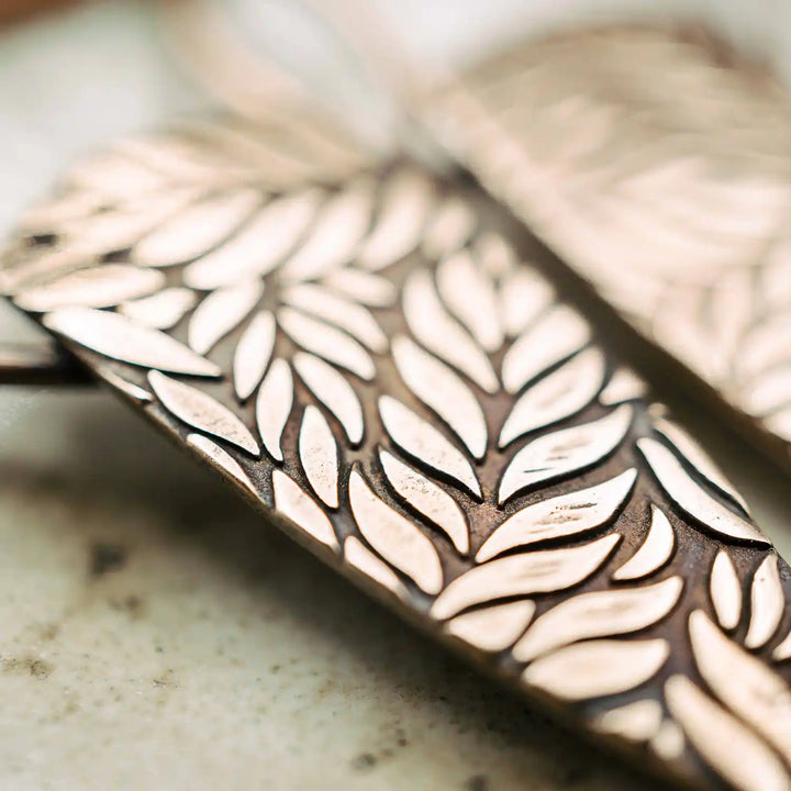 Goldene Statement Blatt Ohrringe aus Bronze