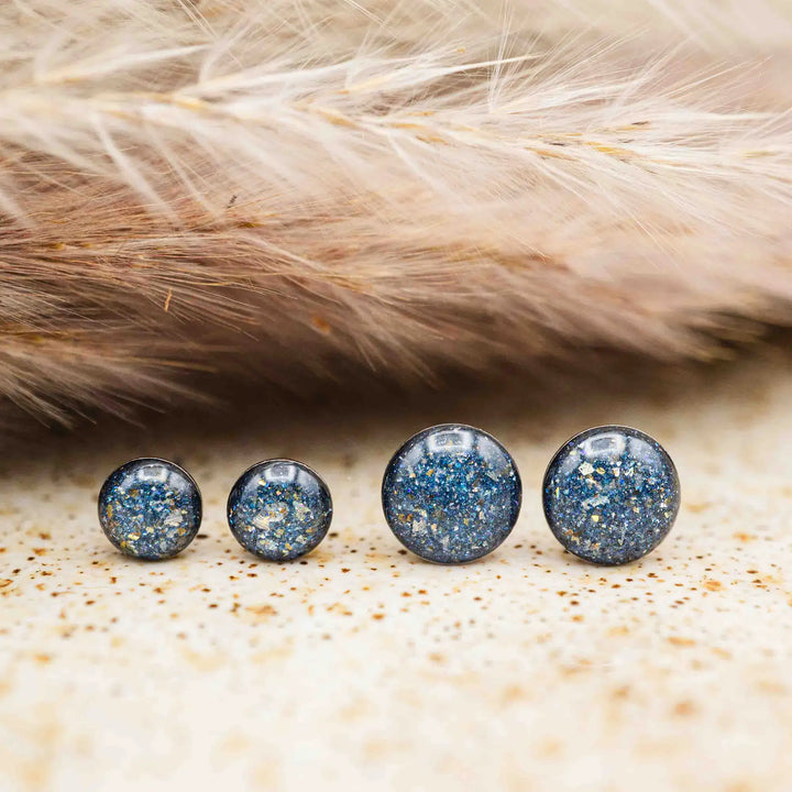 Kleine blaue Glitzer Ohrringe mit Edelstahl - Galaxie Ohrstecker - Lules Piek