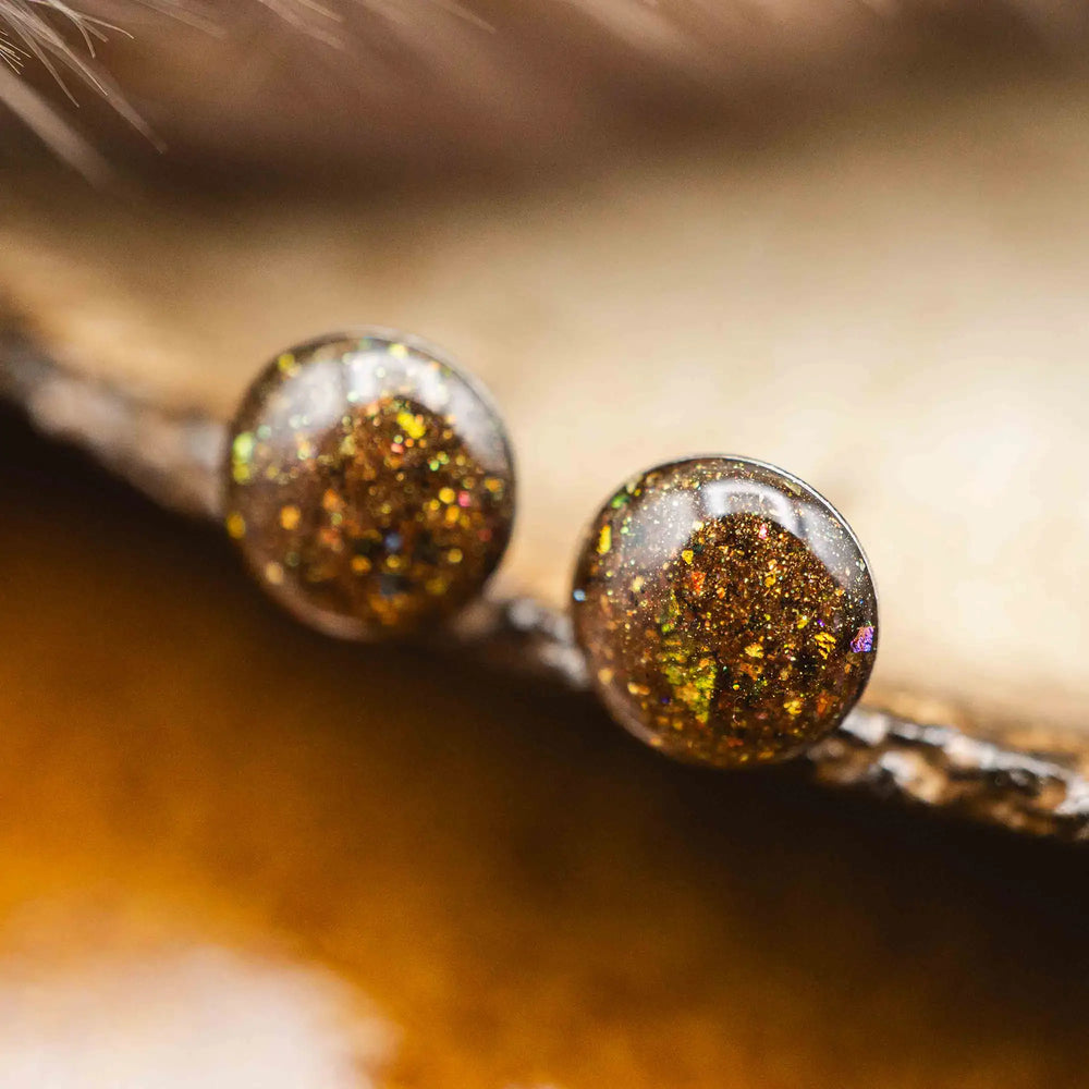 Kleine braune Glitzer Ohrringe // Galaxie Ohrstecker Herbst - Lules Piek