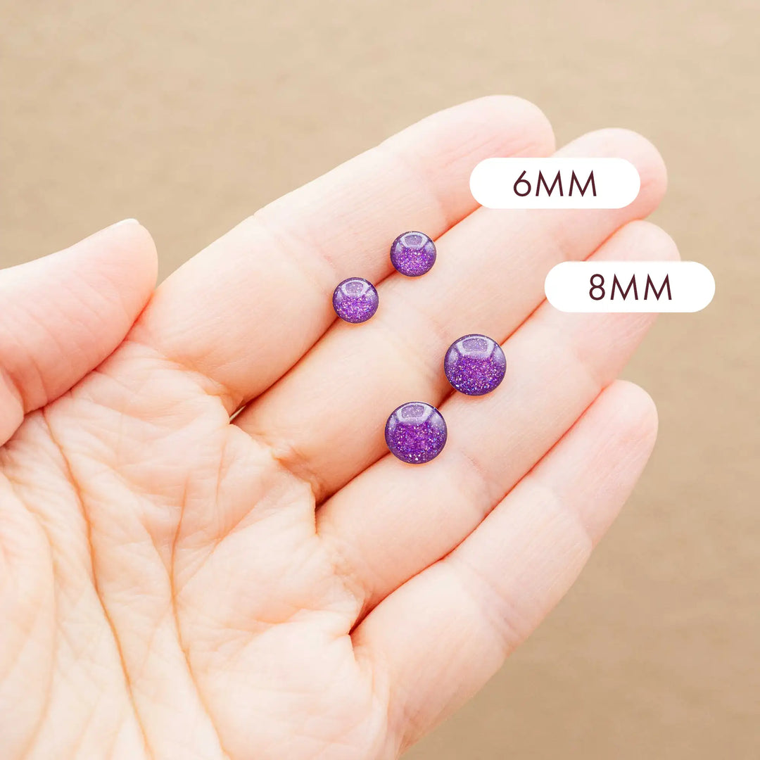 Kleine lila Glitzer Ohrringe // Galaxie Ohrstecker violett - Lules Piek