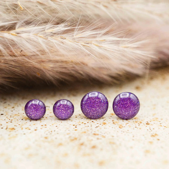 Kleine lila Glitzer Ohrringe // Galaxie Ohrstecker violett - Lules Piek