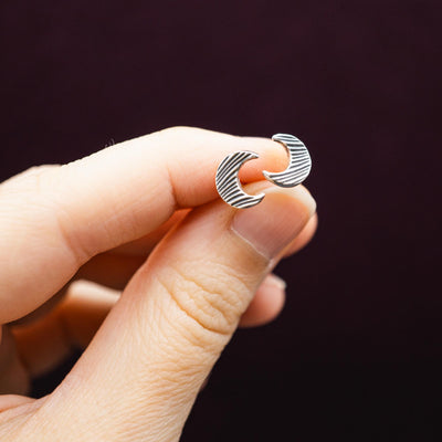 Echtsilber Mond Ohrstecker mit Textur // Luna