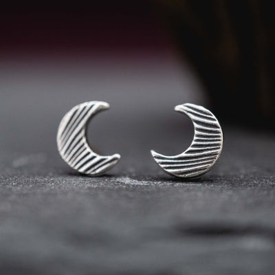 Echtsilber Mond Ohrstecker mit Textur // Luna