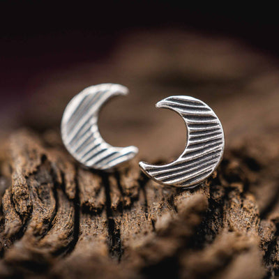Echtsilber Mond Ohrstecker mit Textur // Luna