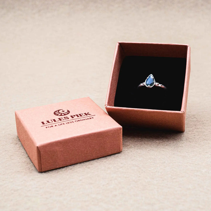 Zarter Labradorit Ring aus Silber // Unikat Verlobungsring