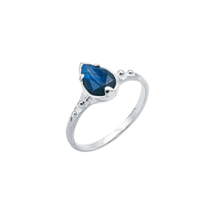 Zarter Labradorit Ring aus Silber // Unikat Verlobungsring