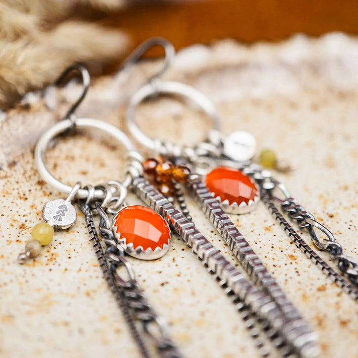 Lange Ketten Ohrringe mit rotem Karneol // Memento Charm Ohrringe