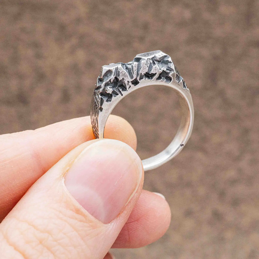 Massiver geschnitzter Ring aus Silber 925