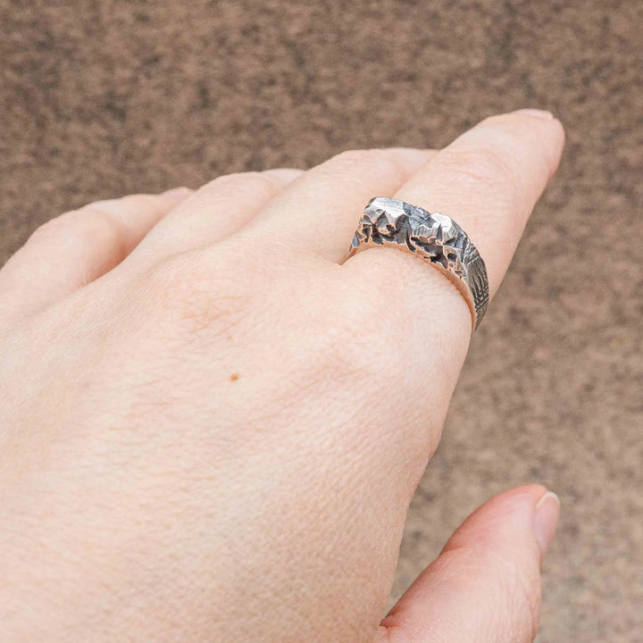 Massiver geschnitzter Ring aus Silber 925