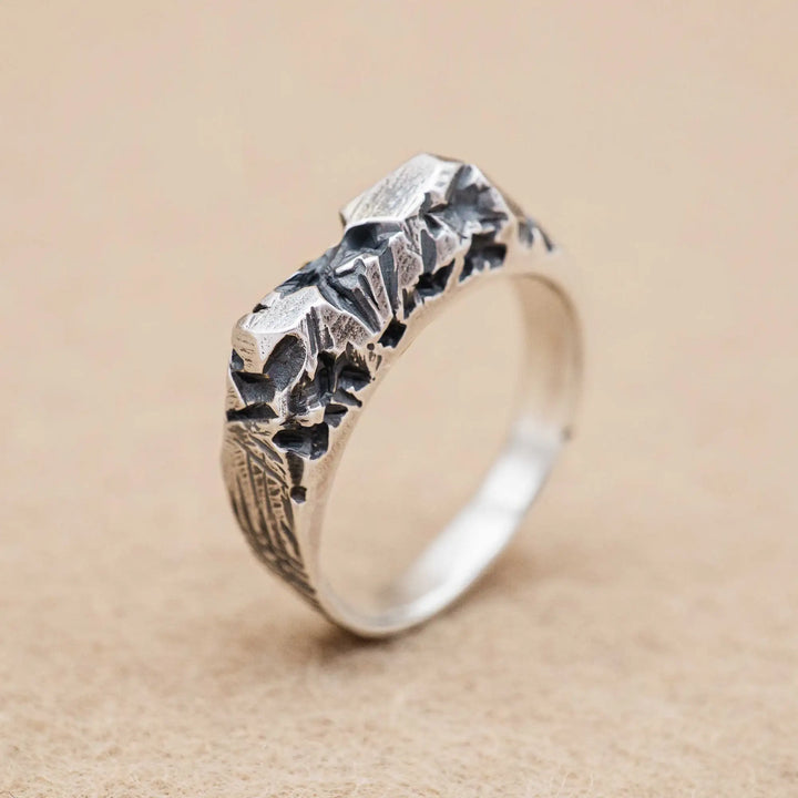 Massiver geschnitzter Ring aus Silber 925