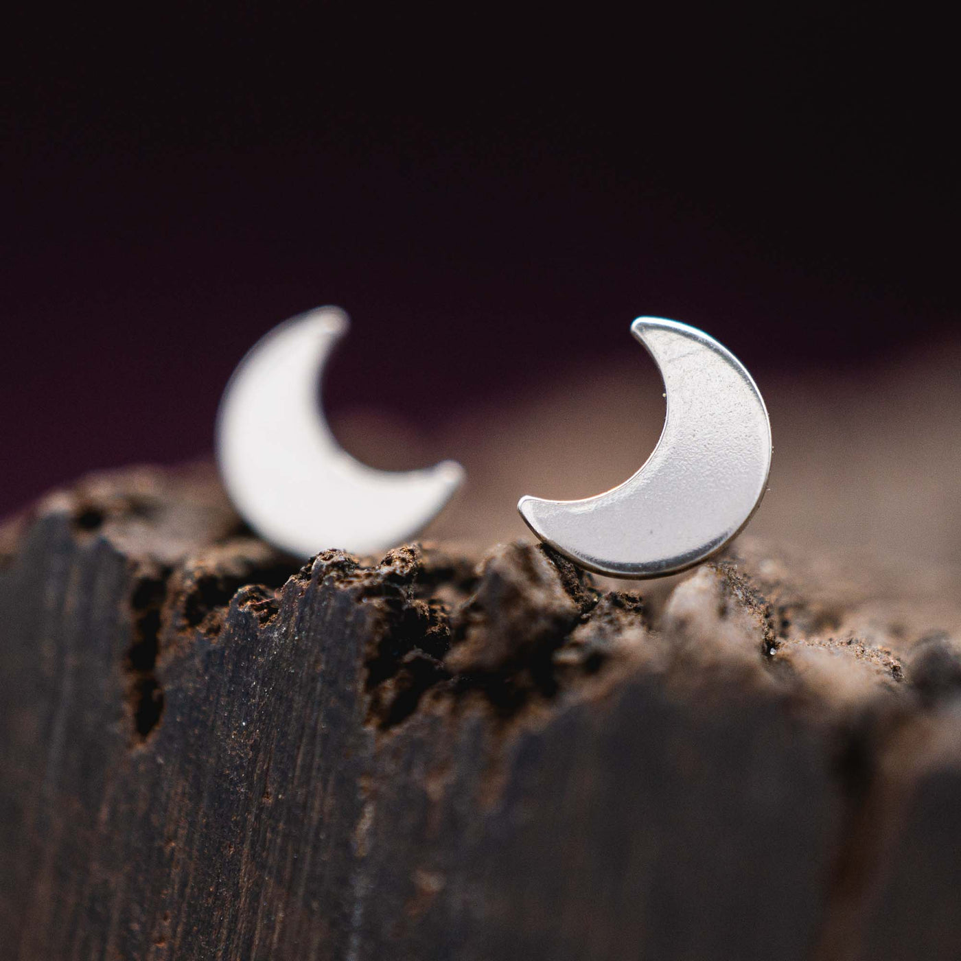Kleine Mini Echtsilber Mond Ohrstecker // Luna