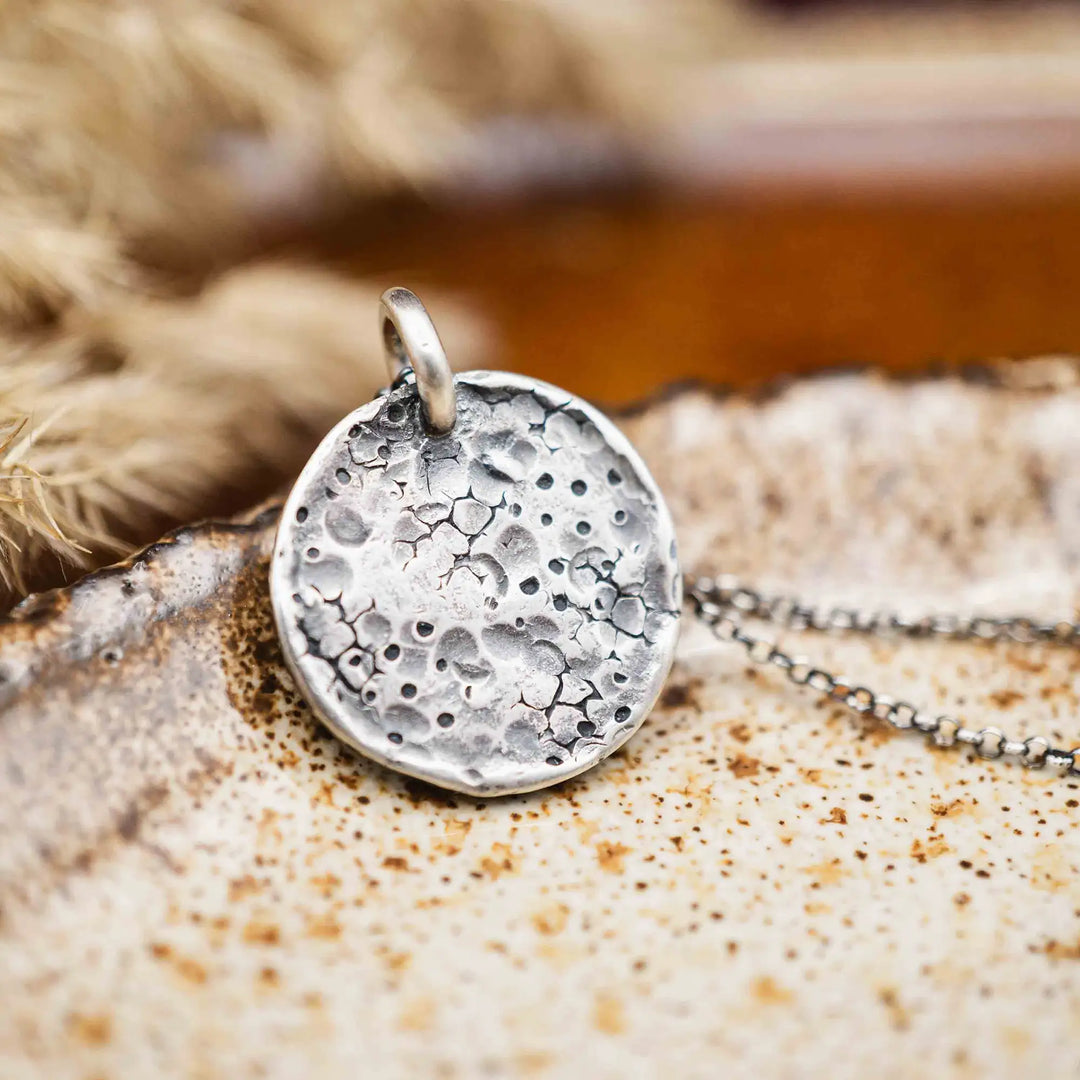 Mond Kette aus Silber 925 // Vollmond Kette mit Textur