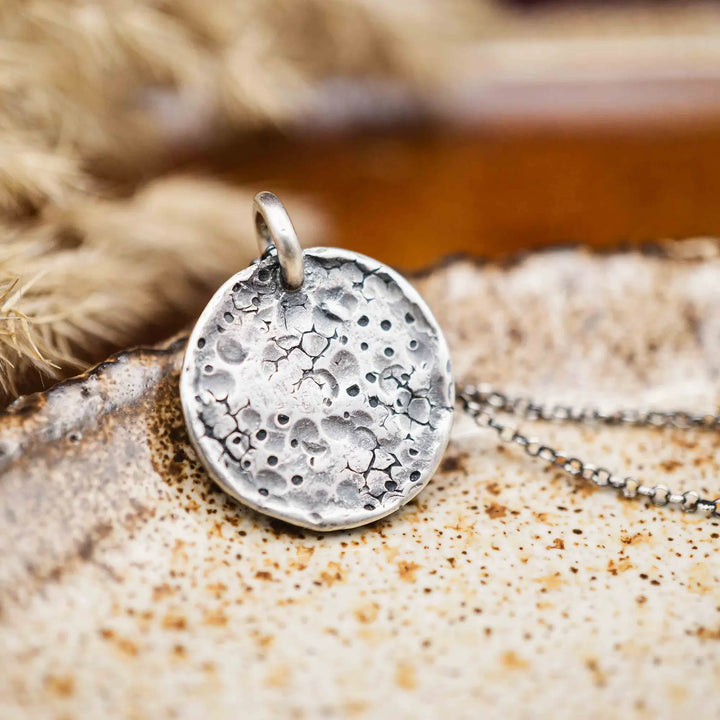 Mond Kette aus Silber 925 // Vollmond Kette mit Textur