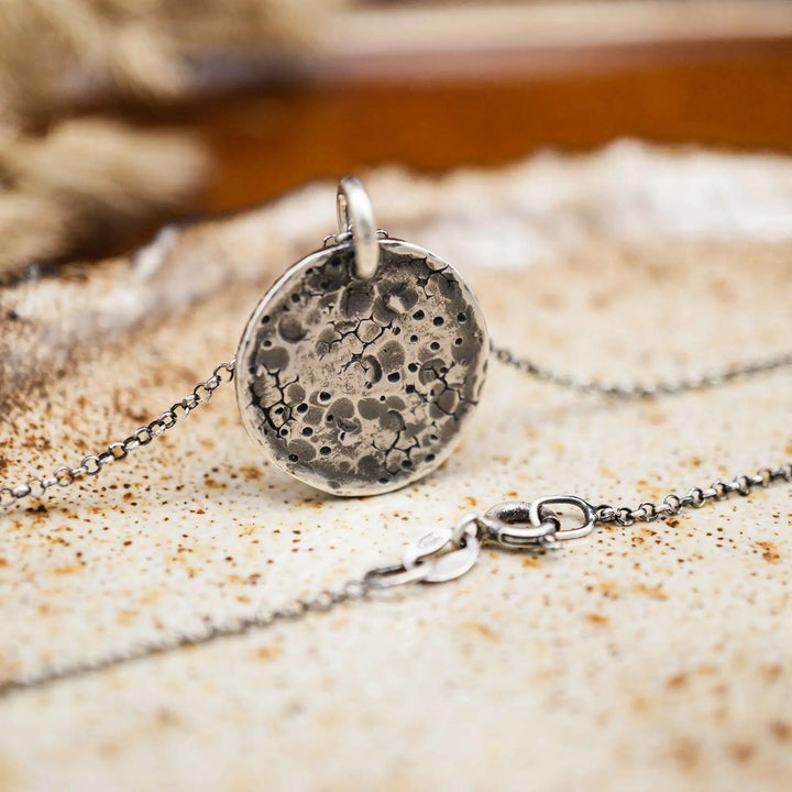 Mond Kette aus Silber 925 // Vollmond Kette mit Textur