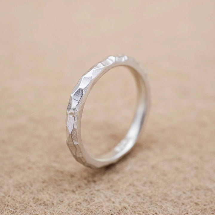 Zarter Facettierter Ring aus Silber // Unikat Ehering