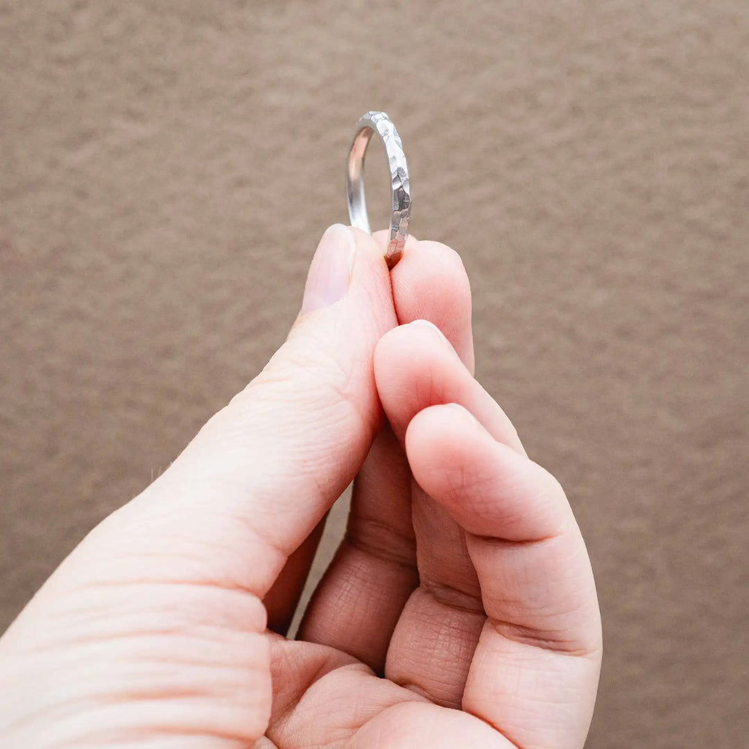 Zarter Facettierter Ring aus Silber // Unikat Ehering