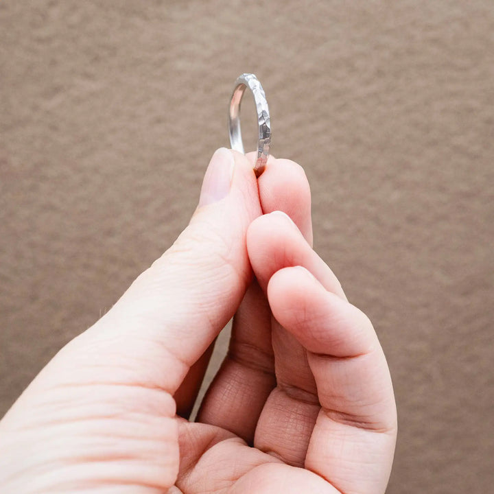 Zarter Facettierter Ring aus Silber // Unikat Ehering