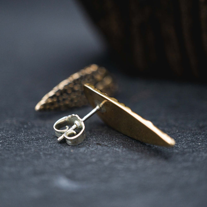 Triangular tooth stud earrings made of bronze with texture