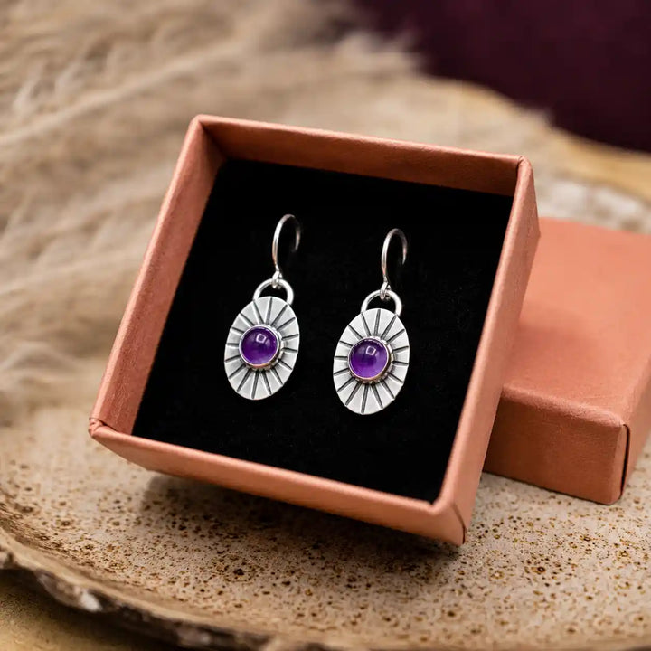 Handgeschmiedete Amethyst Ohrhänger aus Silber 925 in terracotta Geschenkbox
