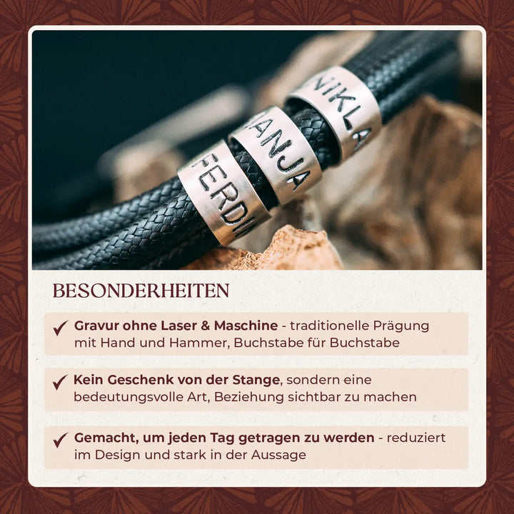 Ein veganes Armband mit Gravur im Wickelarmband Stil für Männer aus schwarzem Band, personalisiert mit Namen auf Sterling Silber 925 Perlen.