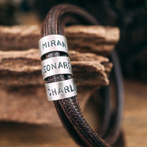 Personalisierbares veganes Armband mit Gravur für Männer, braun