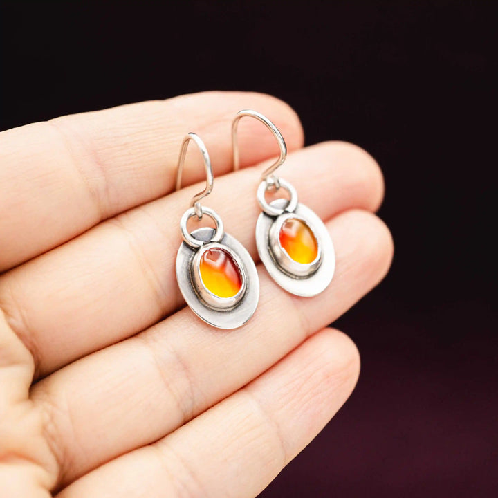 Handgemachte Ohrringe mit Karneol in warmem orange-rot und schlichtem Design