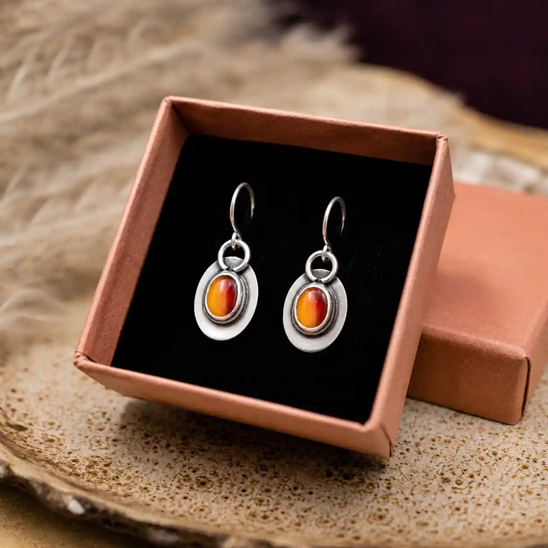Ovale Ohrhänger aus Sterling Silber 925 mit leuchtendem Karneol-Edelstein in Geschenk-Schmuckschachtel