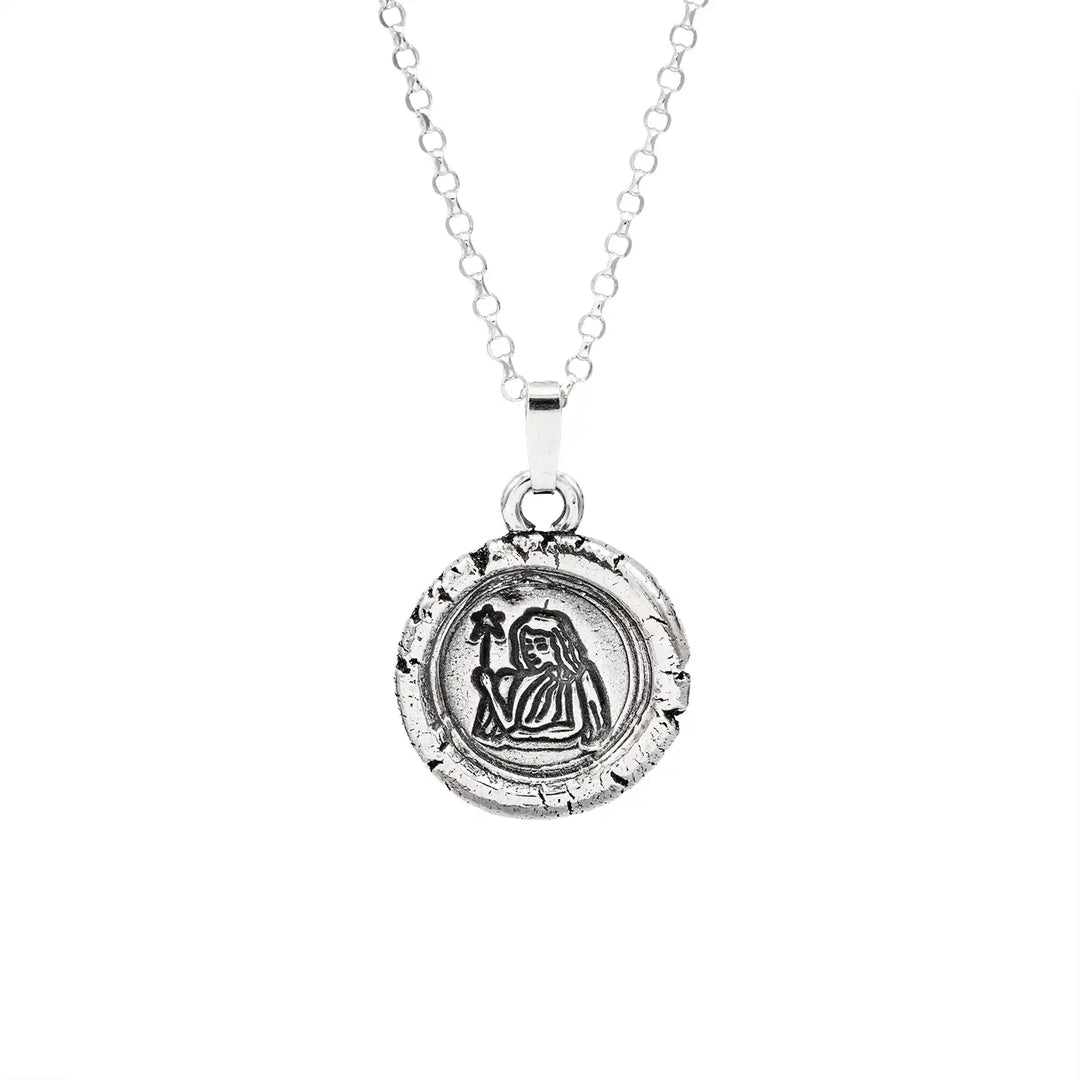 Kette mit Sternzeichen Jungfrau aus Sterling Silber 925. Der Sternzeichen Anhänger hat die Form einer Münz-Kette im Wachssiegel-Look und hängt an einer zarten Echt Silber Kette.