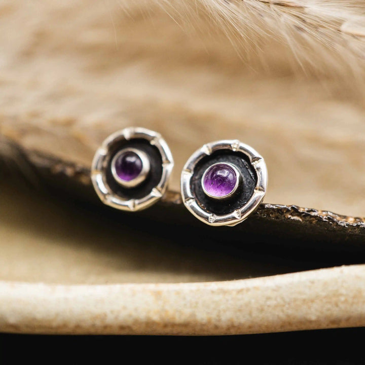 Kleine Amethyst Ohrstecker Silber 925 mit violettem Stein und oxidierter Fassung