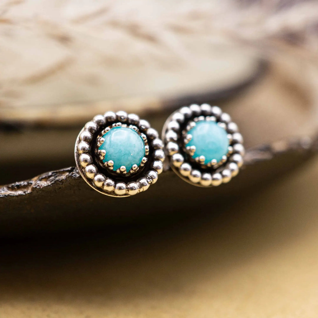 Amazonit Ohrstecker aus Sterling Silber 925 – kleine Ohrstecker aus Silber mit strukturierter Fassung