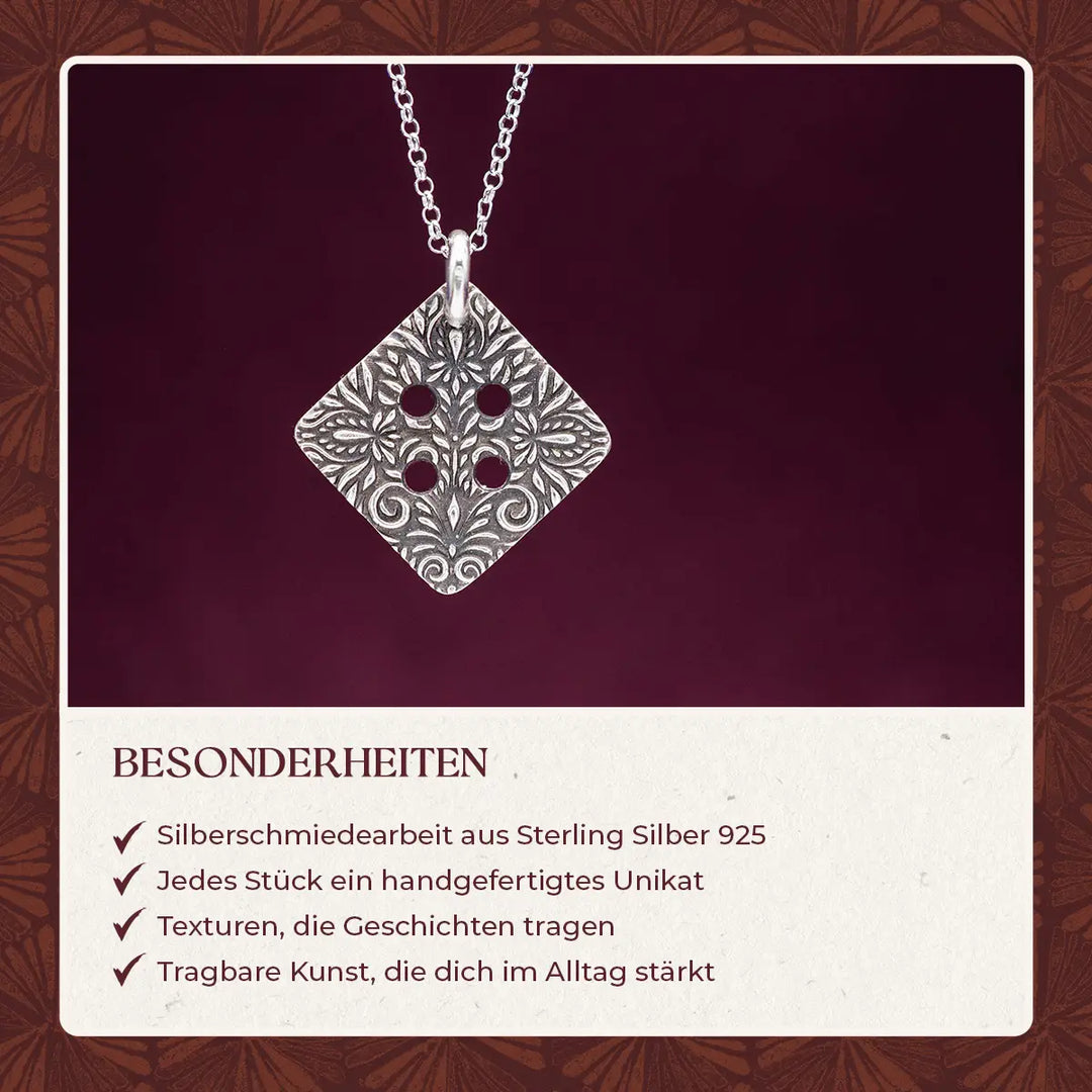 Freundschaftskette und Mutter-Tochter-Kette aus Silber 925 mit eckigem Knopf Anhänger, floral verziert. Die Knopf Kette steht für Zusammenhalt.