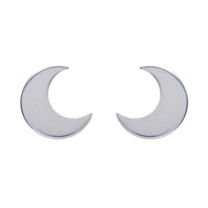 Mond Ohrstecker aus Silber 925. Die kleinen Ohrstecker aus Silber sind minimalistische, matte, handmade Halbmond Ohrringe aus Sterling Silber für Damen.
