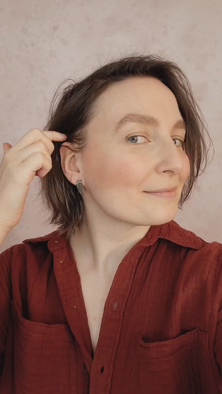 Triangular tooth stud earrings made of bronze with texture