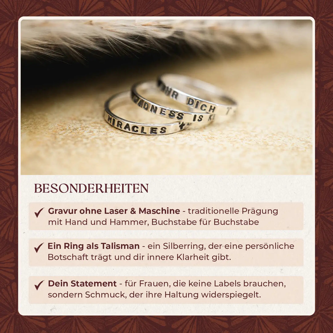 Personalisierte Ringe aus 925 Silber mit Gravur, schmale Silberringe in Nahaufnahme
