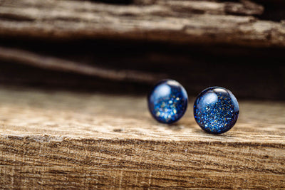 Mini Ohrstecker •Galaxie• in Saphirblau - Lules Piek